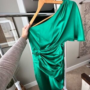 Elegant Green One-Shoulder Dress